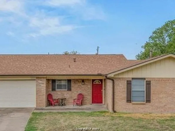 1102 Forest Glen Ct, Bryan, TX 77803