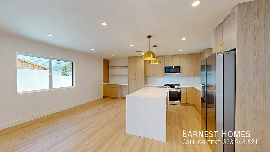 Beautiful 4-Bedroom Home Across from Park in Granada Hills — Photo 3
