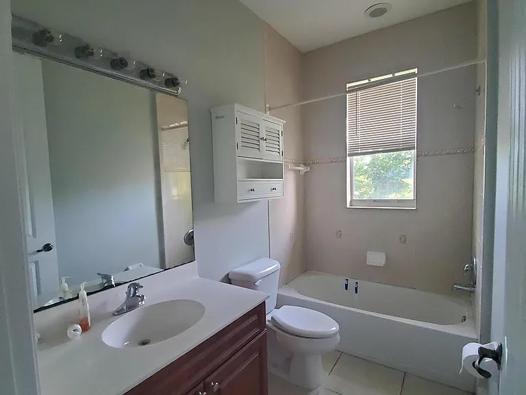 115 Akron St — Photo 21