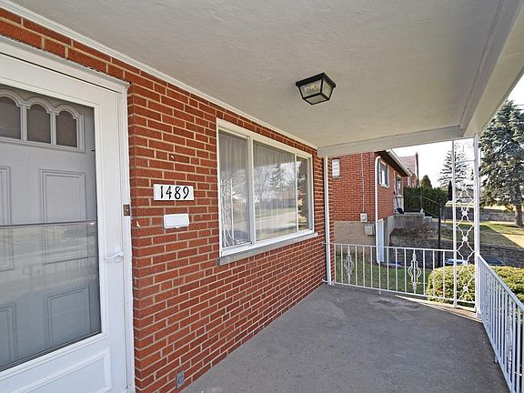 3rd image of 1489 Balfour Ln