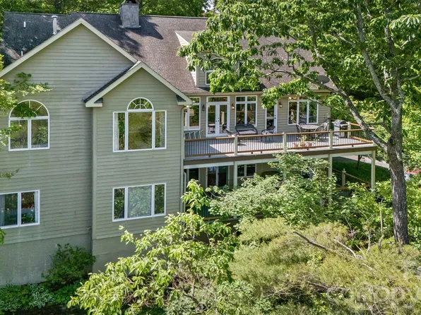 25 Windsong Dr, Fairview, NC 28730