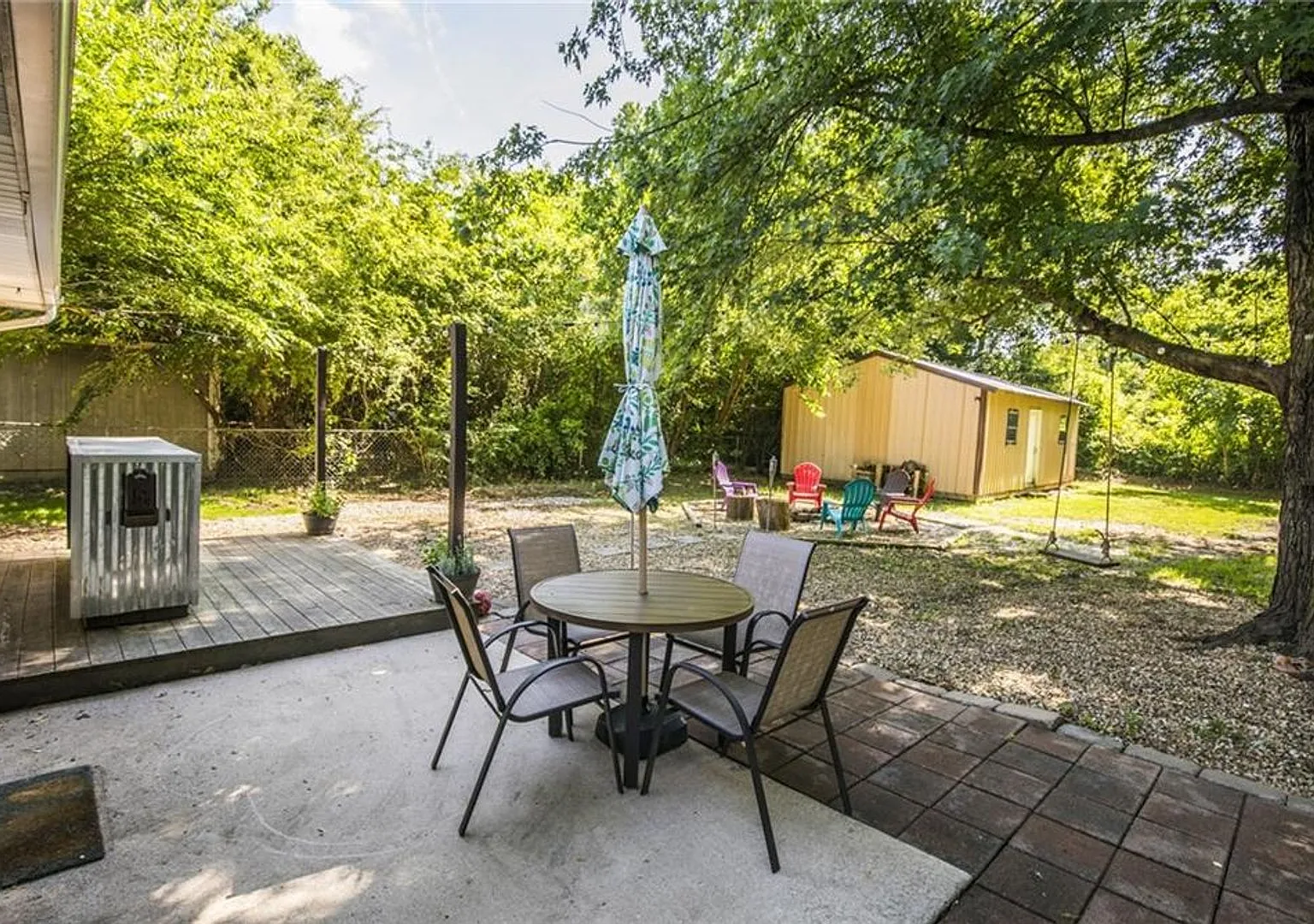 3 bed 2 bath home, fenced back yard. Large SHOP — Photo 3