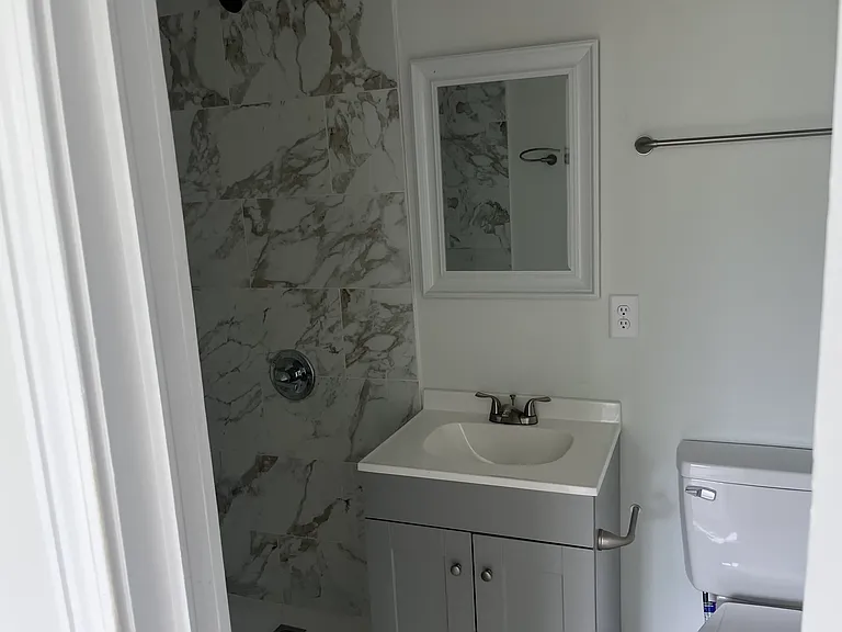 2526 Lee Ave SW — Photo 3