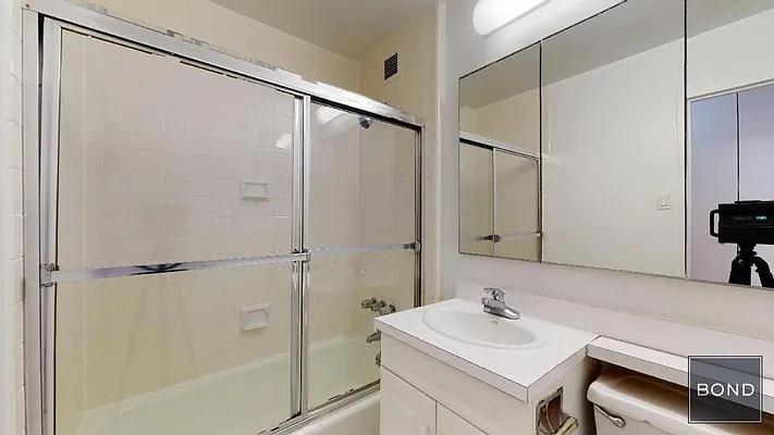 Rented by Bond New York | media 12