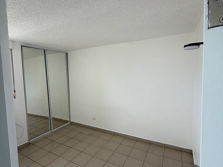 1050 Las Palmas Ave — Photo 5