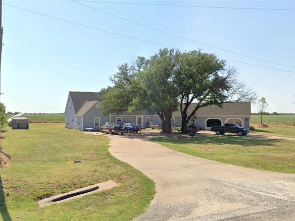 2002 Fm 369 S, Iowa Park, TX 76367