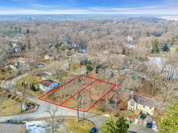 27580 W Stonegate Dr, Spring Grove, IL 60081