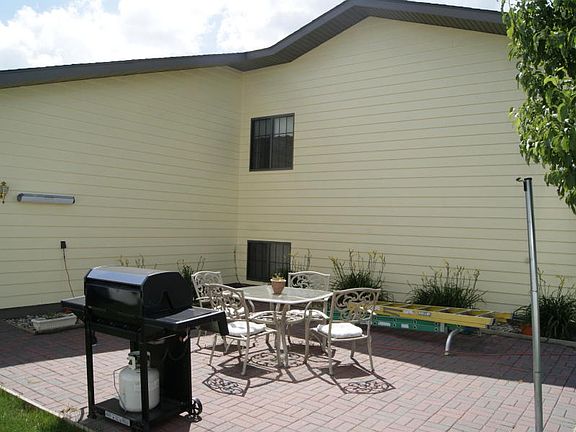 3rd image of 2105 Cedar Dr NE