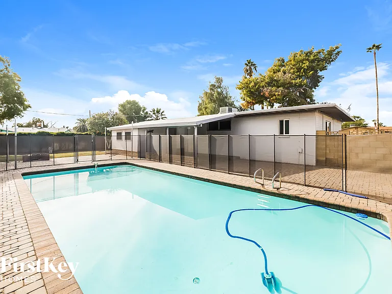 9047 N 36th Dr — Photo 14