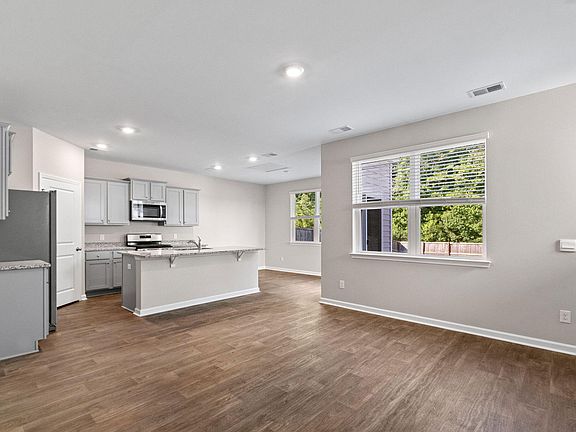4th image of 841 Kirby Ct