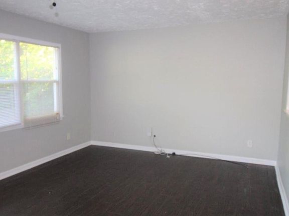 4th image of 4100 SE 23rd St