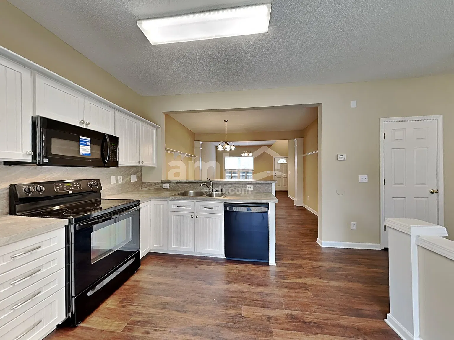 3 bed, 2.5 bath, 1856 sqft, $2,390 — Photo 4