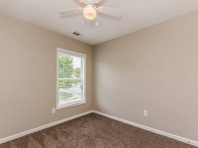 398 Glenleigh Dr — Photo 13