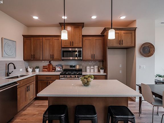 5th image of 8083 SE Kinnaman St #947