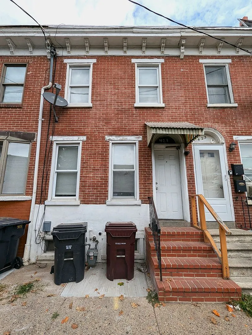 421 E 9th St photo 1