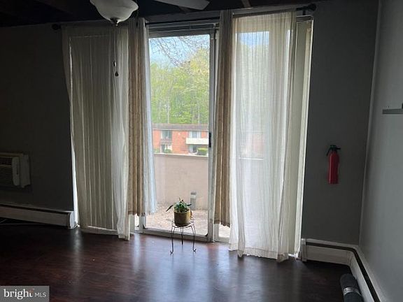 5th image of 100 E Glenolden Ave APT A14