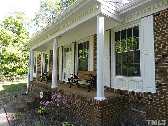 3rd image of 804 Oakdale Dr