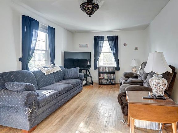 3rd image of 2702 Irisdale Ave