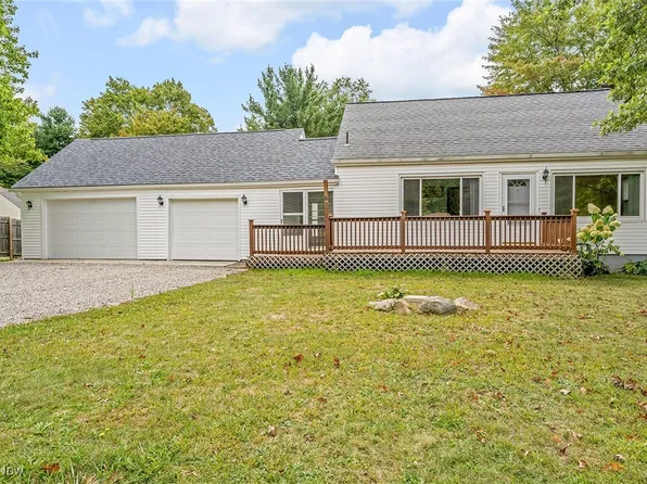 16 W Hill Dr, Canfield, OH 44406