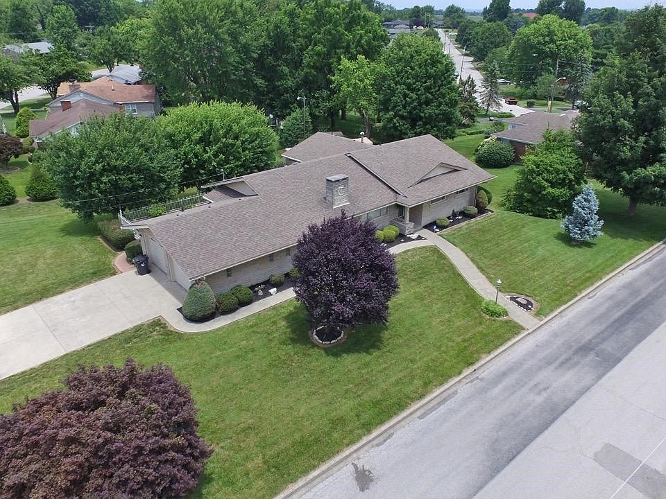 1st image of 208 Pin Oak Dr
