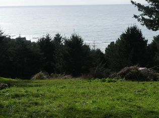 807 Upper Pacific Dr, Whitethorn, CA 95589