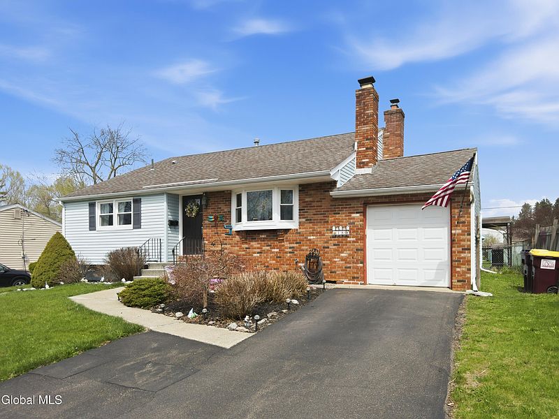 3rd image of 18 Harold Avenue