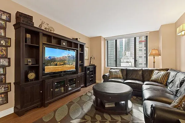 Sold by William Raveis Real Estate | media 1
