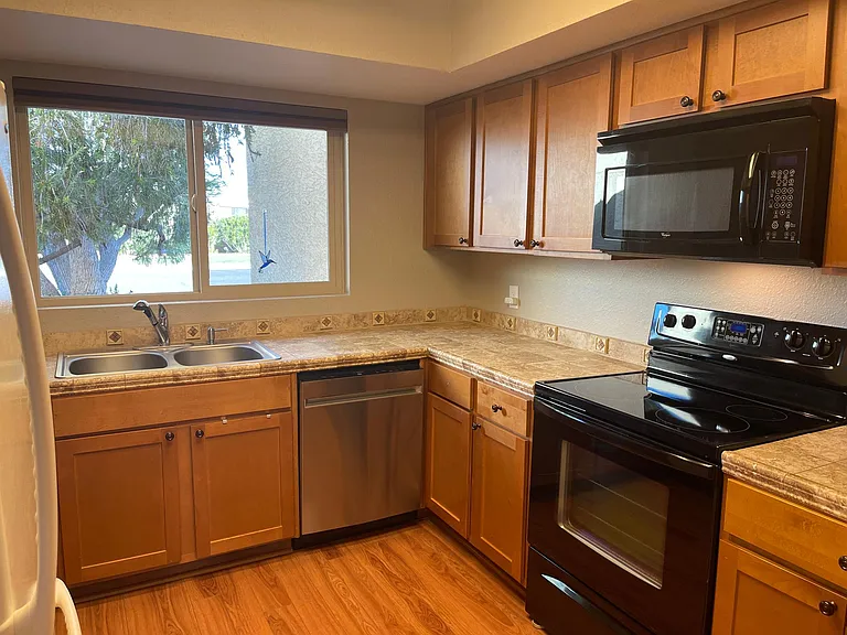 545 W Colgate Dr — Photo 6