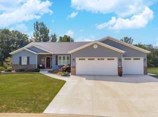 613 E Vorey St, Heyworth, IL 61745