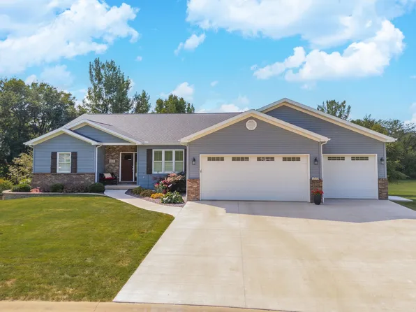 613 E Vorey St, Heyworth, IL 61745