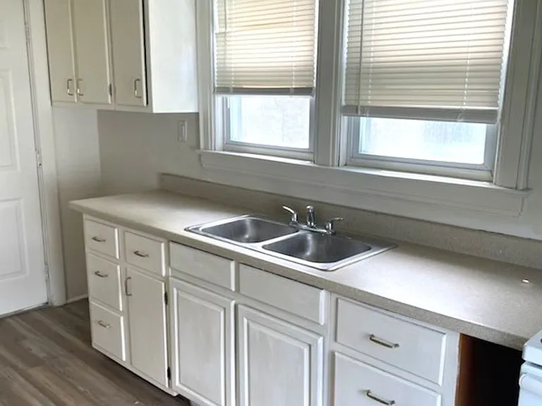 2333 Washington St W — Photo 6