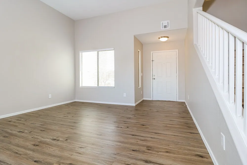 5 bed, 2.5 bath, 2426 sqft, $2,520 — Photo 4
