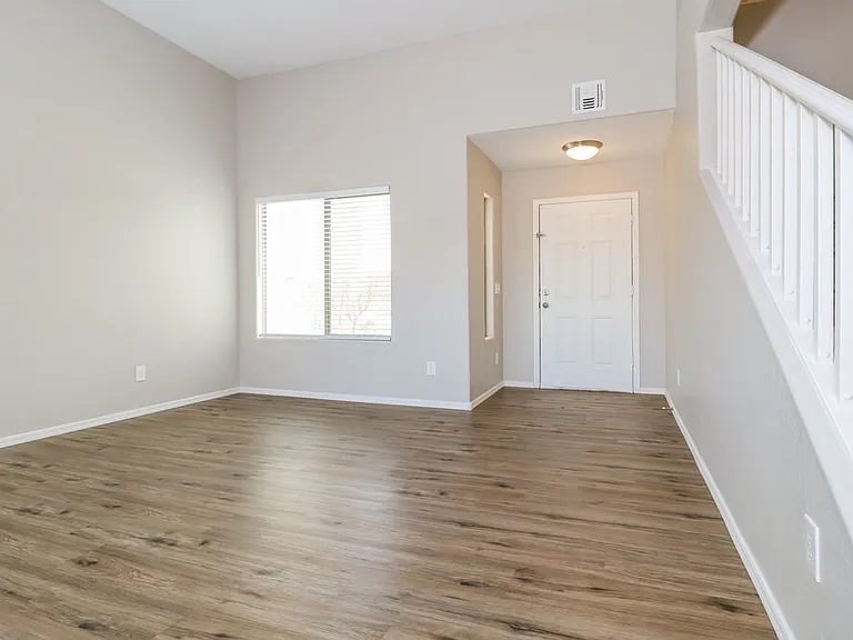 7412 S 37th Dr — Photo 4