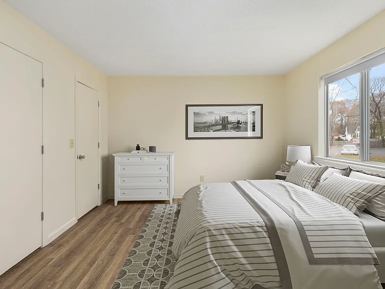 East Bay Apartments — Photo 23