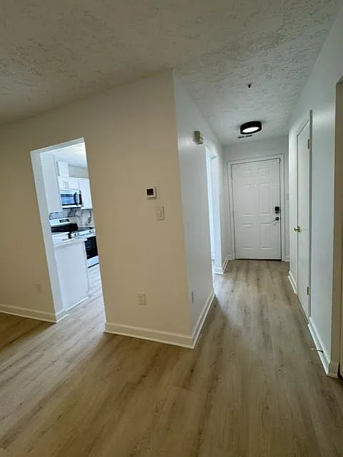 3 bed, 1.5 bath, 1200 sqft, $2,600 — Photo 4