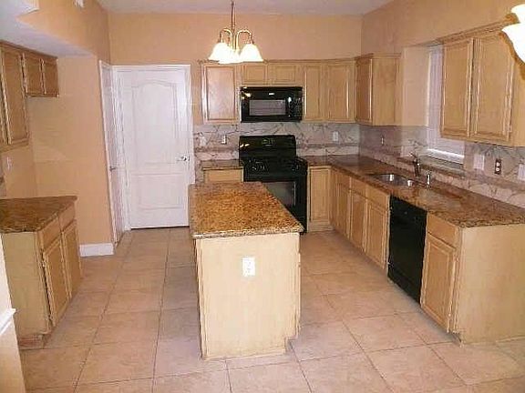 4th image of 812 Waterwood Ln