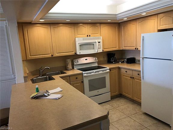 4th image of 1000 10th Ave S #2B