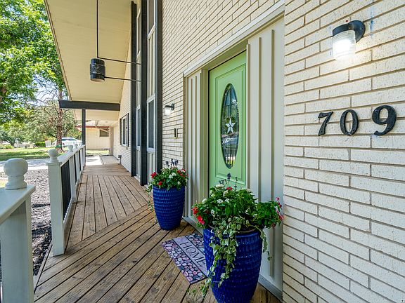 4th image of 709 BALFOUR DR
