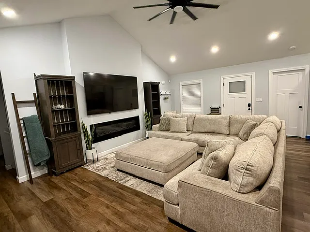 110 Alice Dr — Photo 3