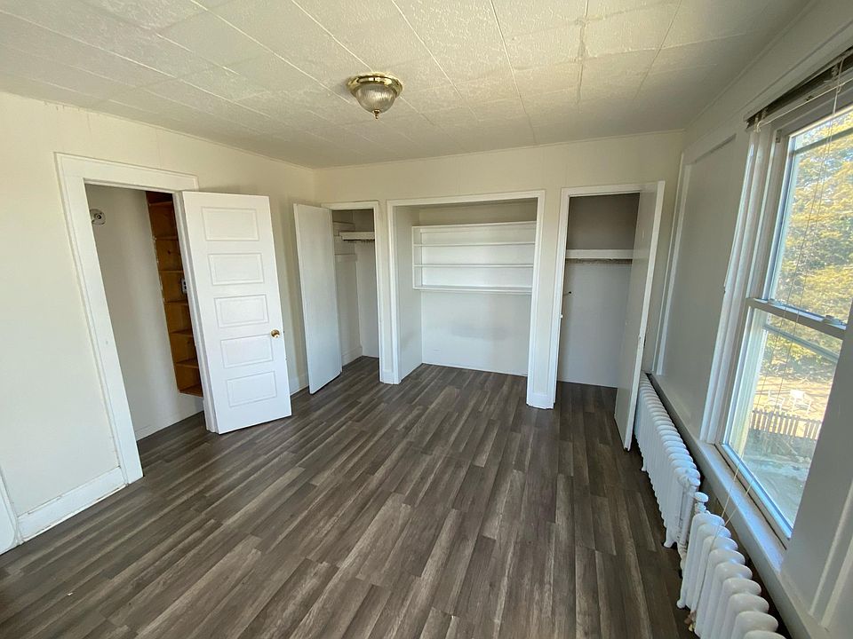 2nd image of 240 Manor Cir APT 3