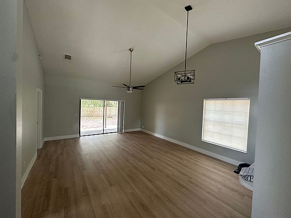 3rd image of 1082 Abell Cir