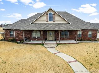 1102 SW 23rd St, Wagoner, OK 74467