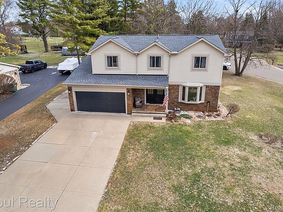 3rd image of 4748 Ravinewood Dr