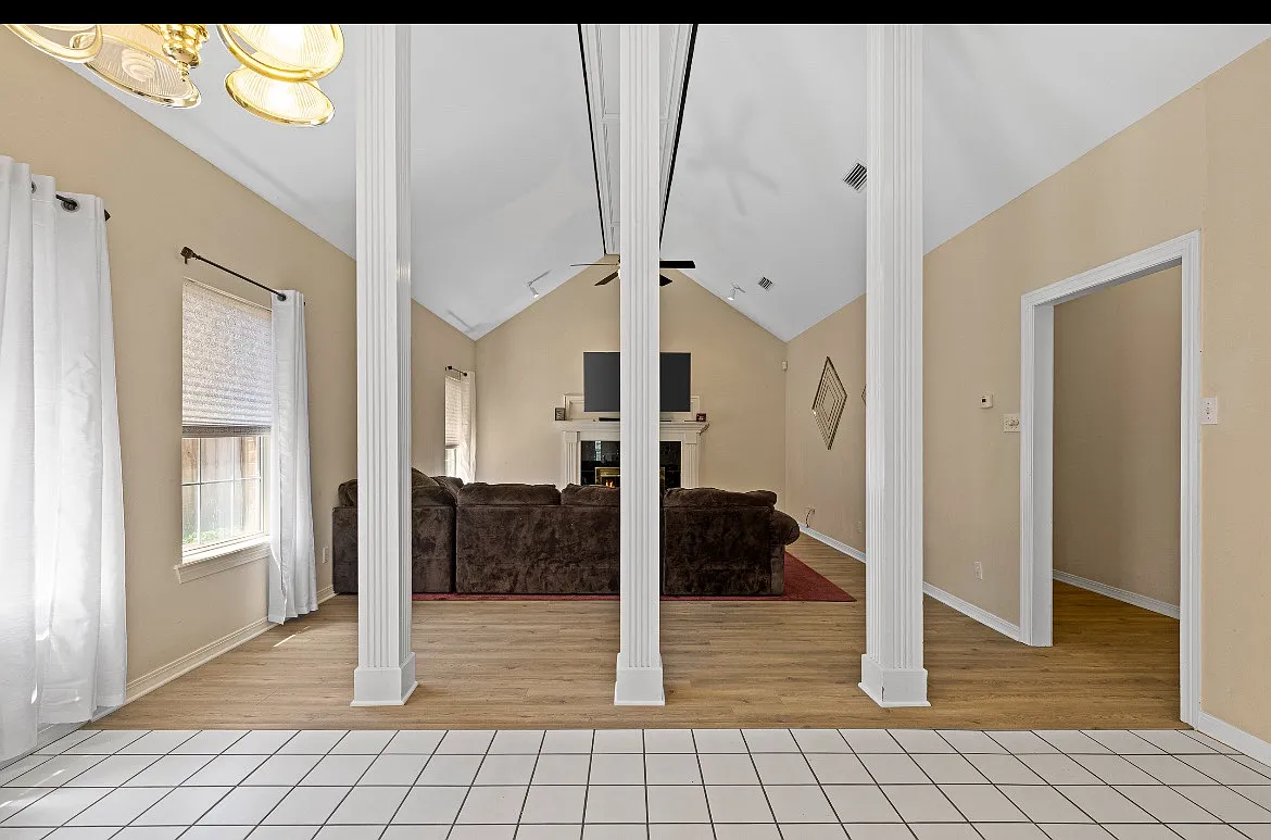 4 bed, 2927 sqft, $2,995 — Photo 4