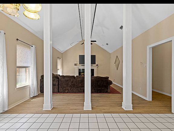 4th image of 1203 Lesley Ln