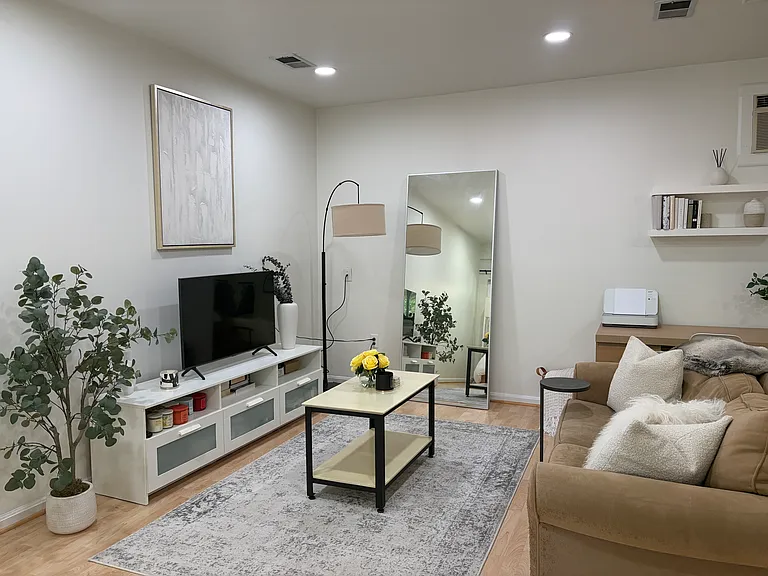 101 Harvard St #4 — Photo 3