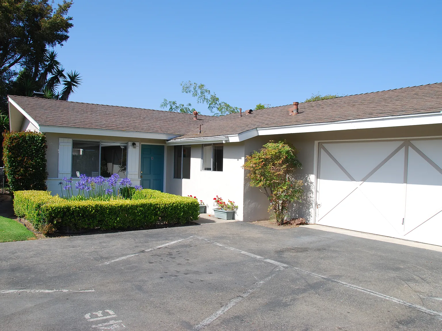 4 bed, 1200 sqft, $11,200 — Photo 2