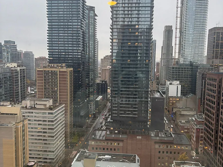 110 Charles St E #2807 — Photo 12