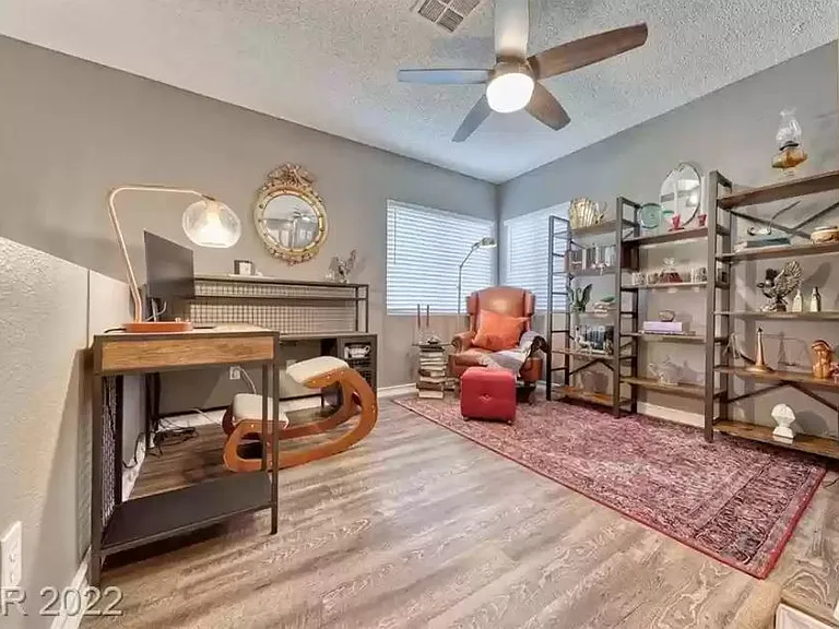 533 Meadbury Dr — Photo 20