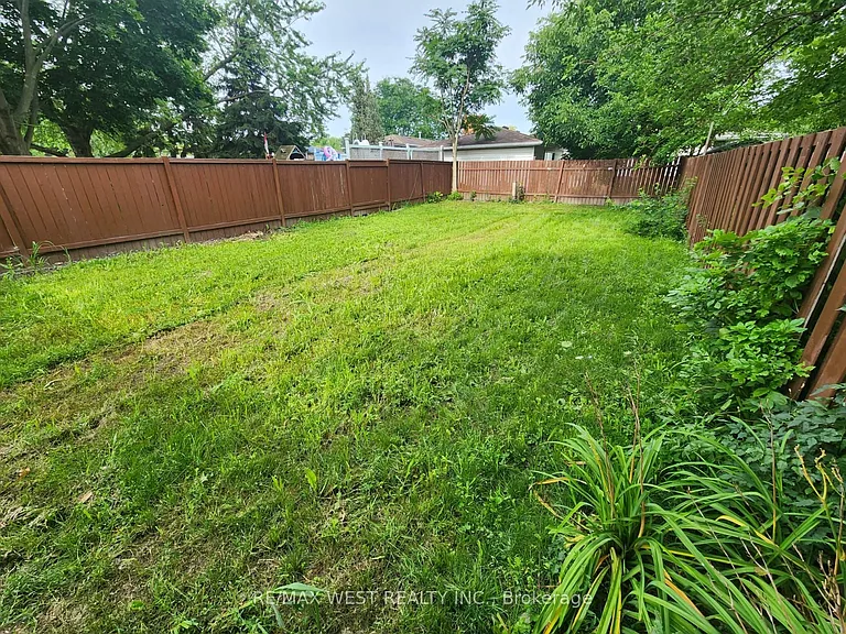 10658 Atwater Cres — Photo 34